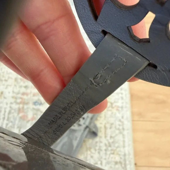 Authentic Tory Burch Women's Grey Sandals - Picture 3 of 4